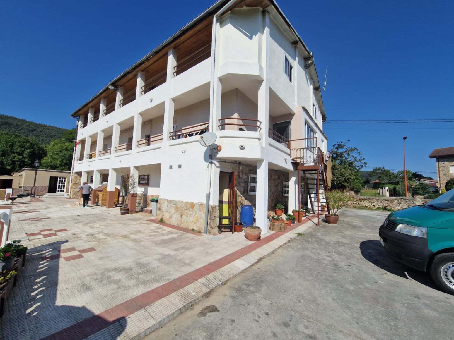 CASA INDEPENDIENTE DE 3 PLANTAS CON 5130 m² DE TERRENO