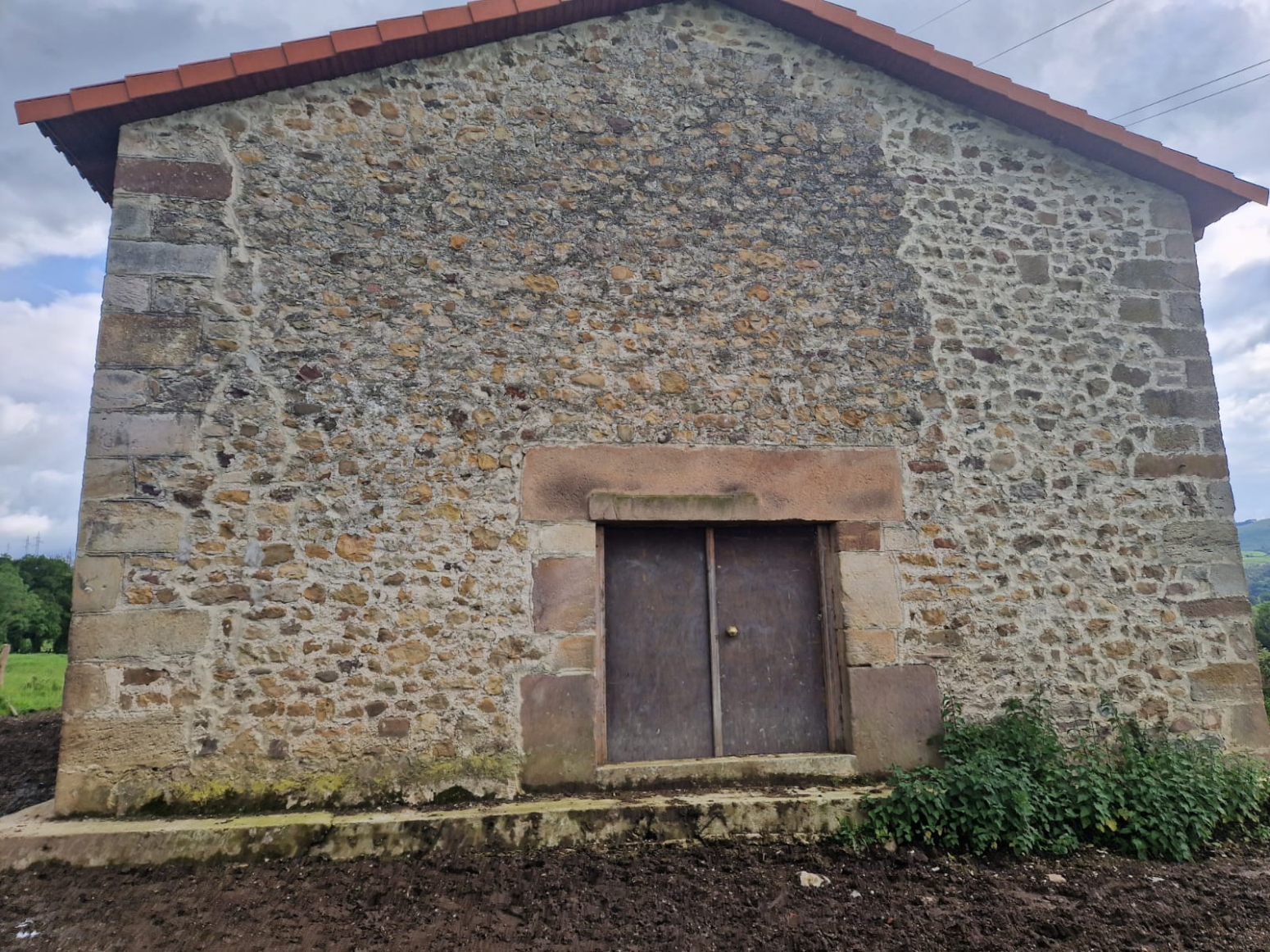FINCA RUSTICA DE 26.326m² CON CABAÑA