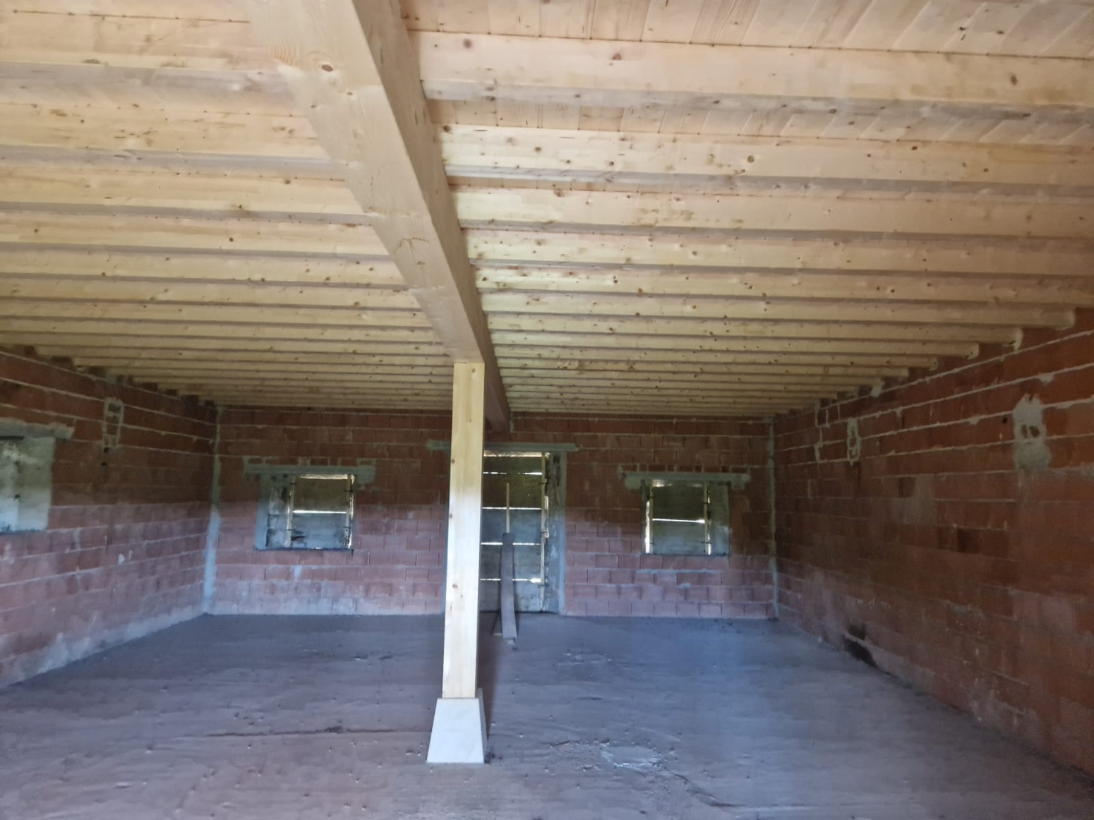 FINCA RUSTICA DE 26.326m² CON CABAÑA