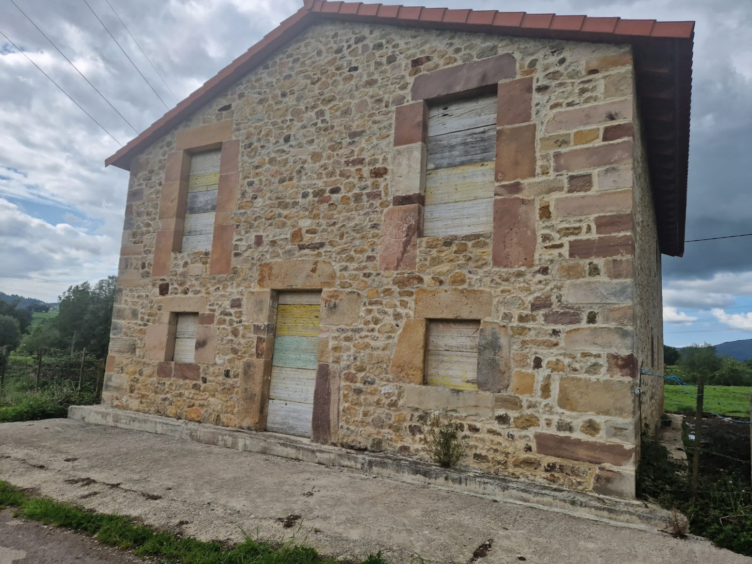 FINCA RUSTICA DE 26.326m² CON CABAÑA