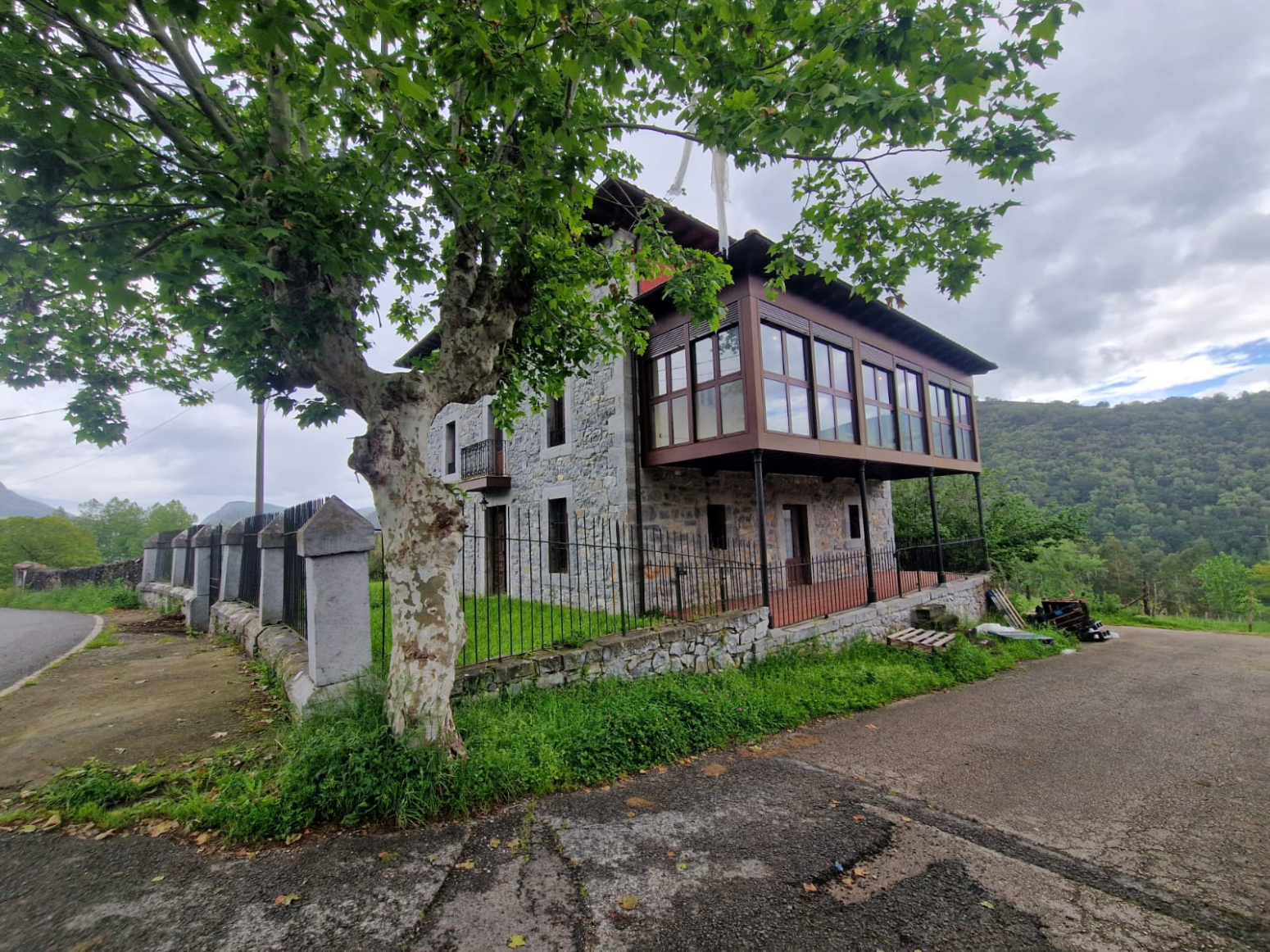 CASA INDEPENDIENTE DE PIEDRA. 433m² Y 1415m² DE PARCELA