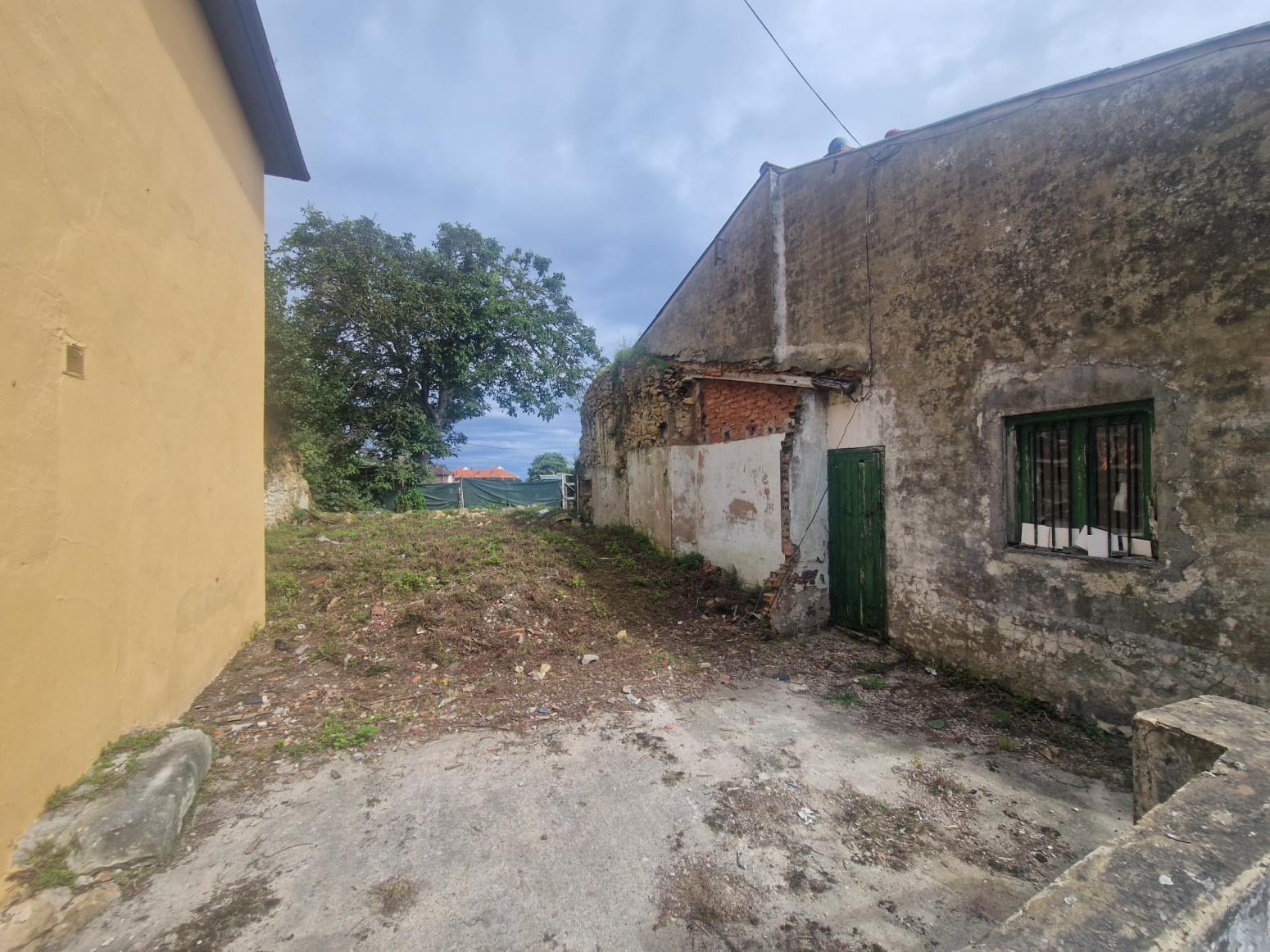 FINCA URBANA DE 628m² EN EL CENTRO DE SUANCES