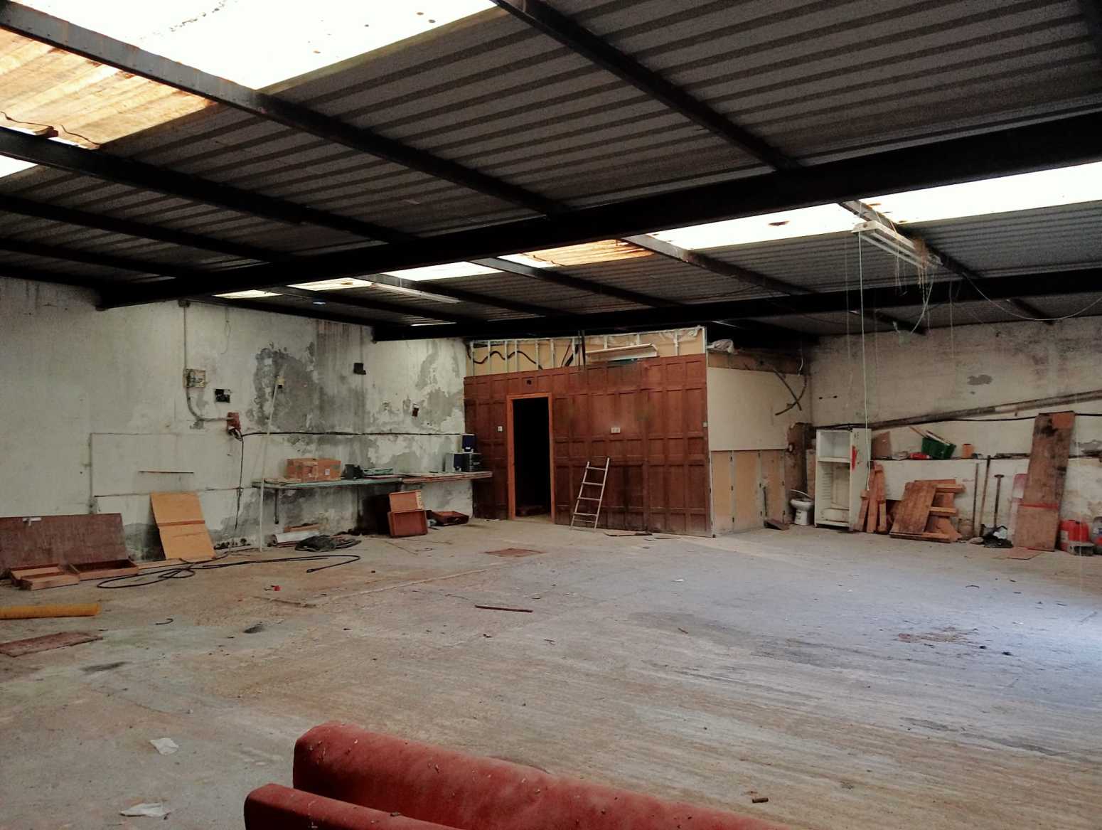 NAVE INDUSTRIAL DE 183 m² EN LOS OCHOS