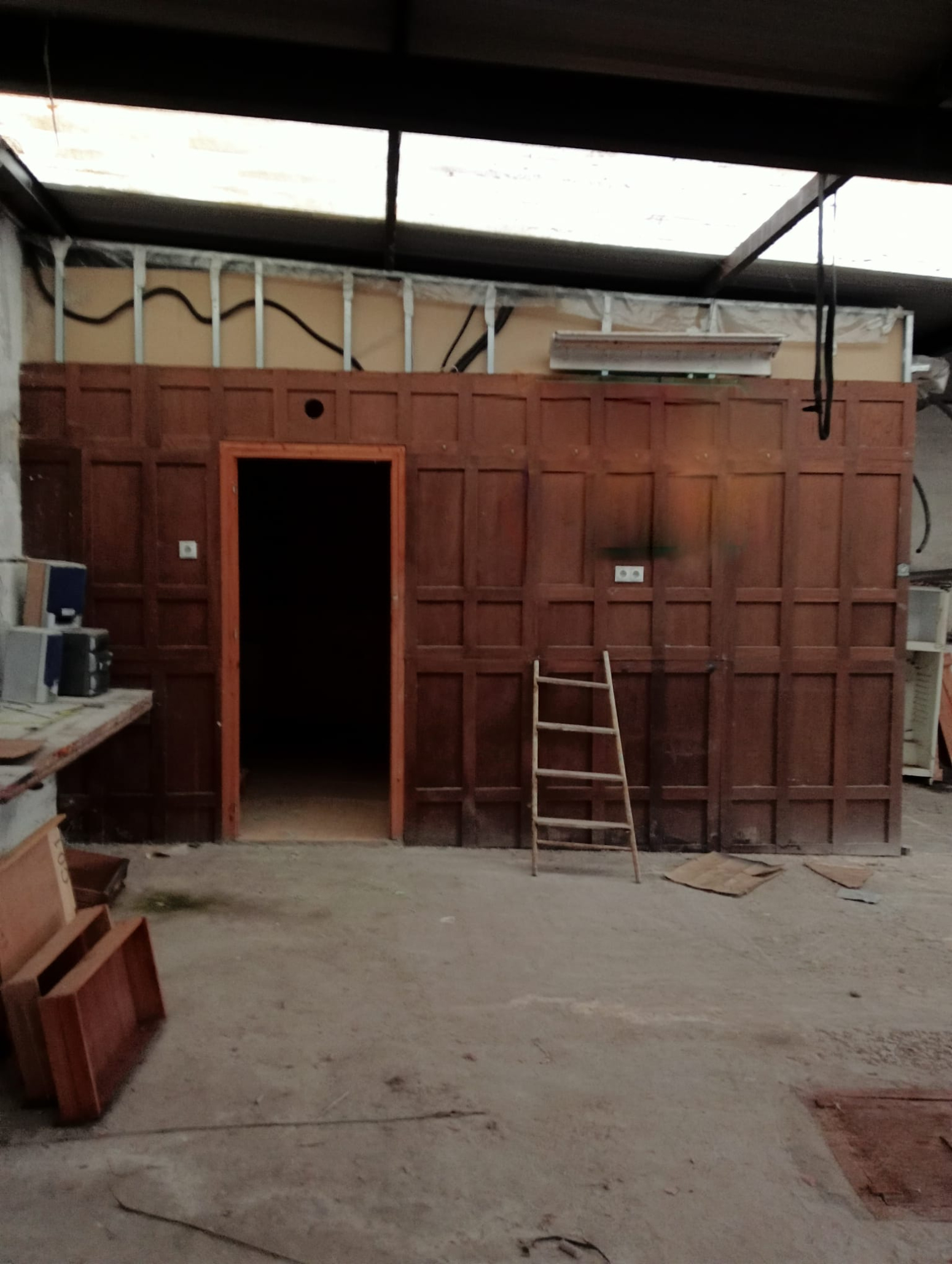 NAVE INDUSTRIAL DE 183 m² EN LOS OCHOS
