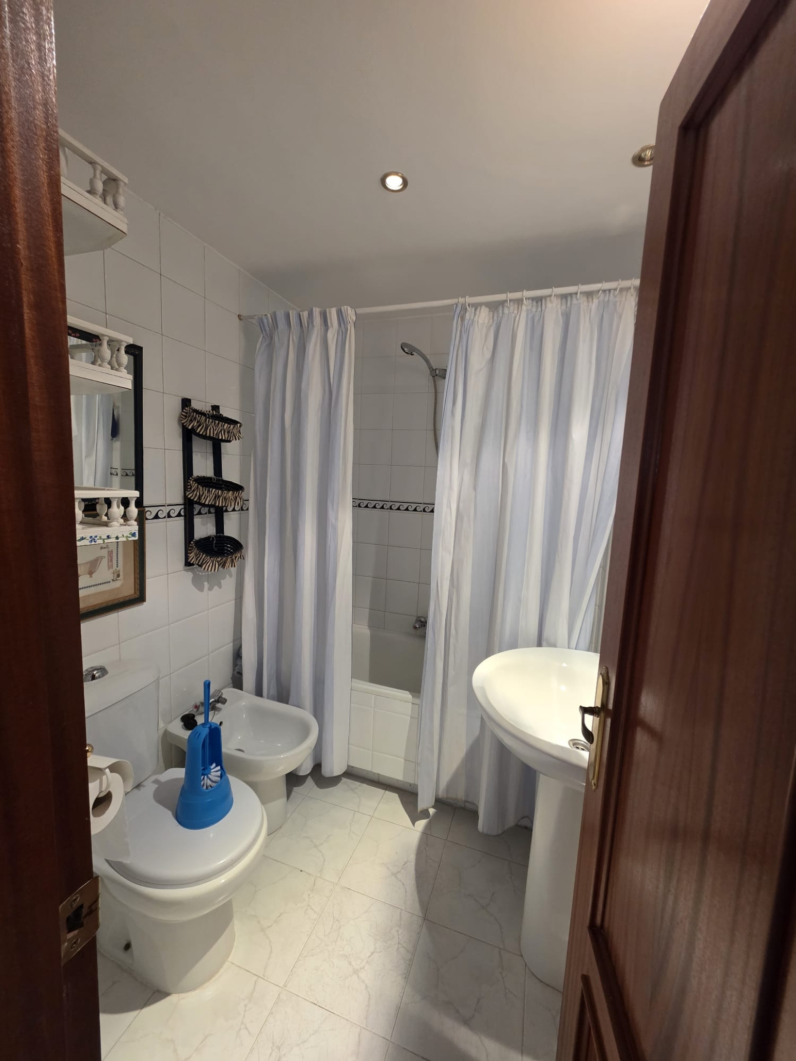 SE ALQUILA APARTAMENTO DE UNA HABITACION CON GARAJE JUNTO AL ZOCO