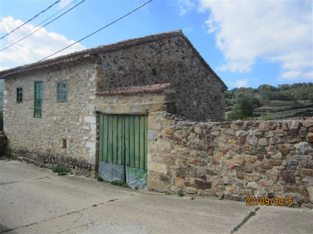 Casa de piedra para restaurar con terreno