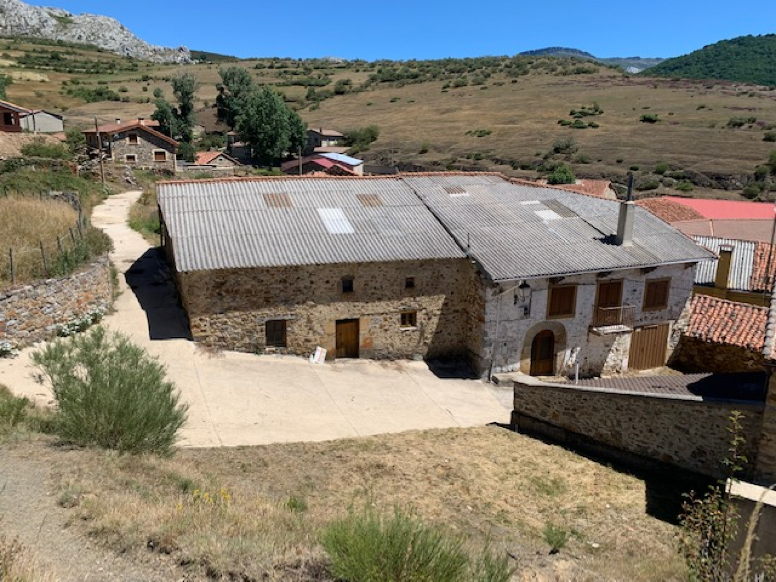 Cuadra, fincas y huerta en Camasobres