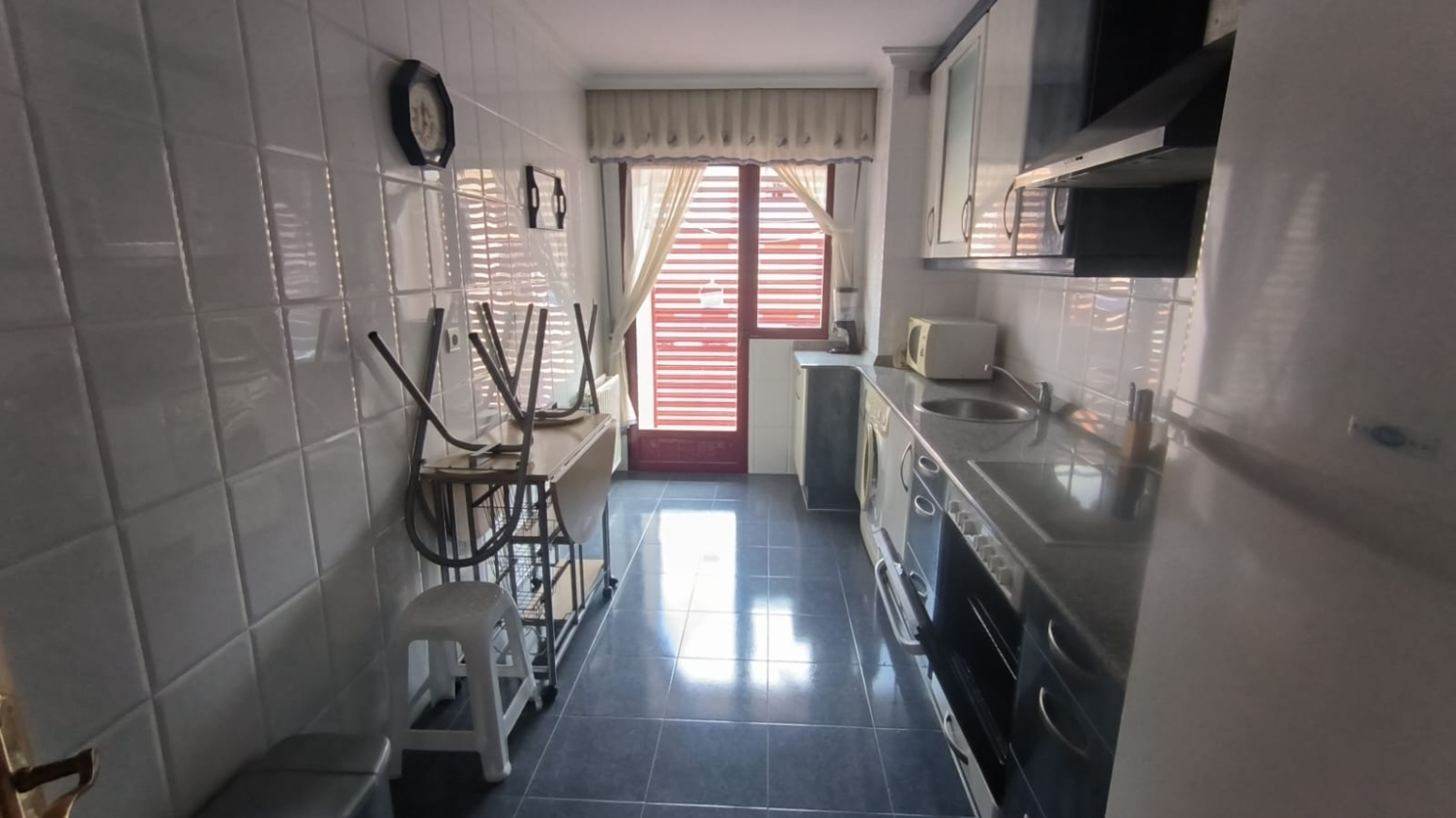 Venta de piso con plaza de garaje y trastero en Los Corrales de Buelna
