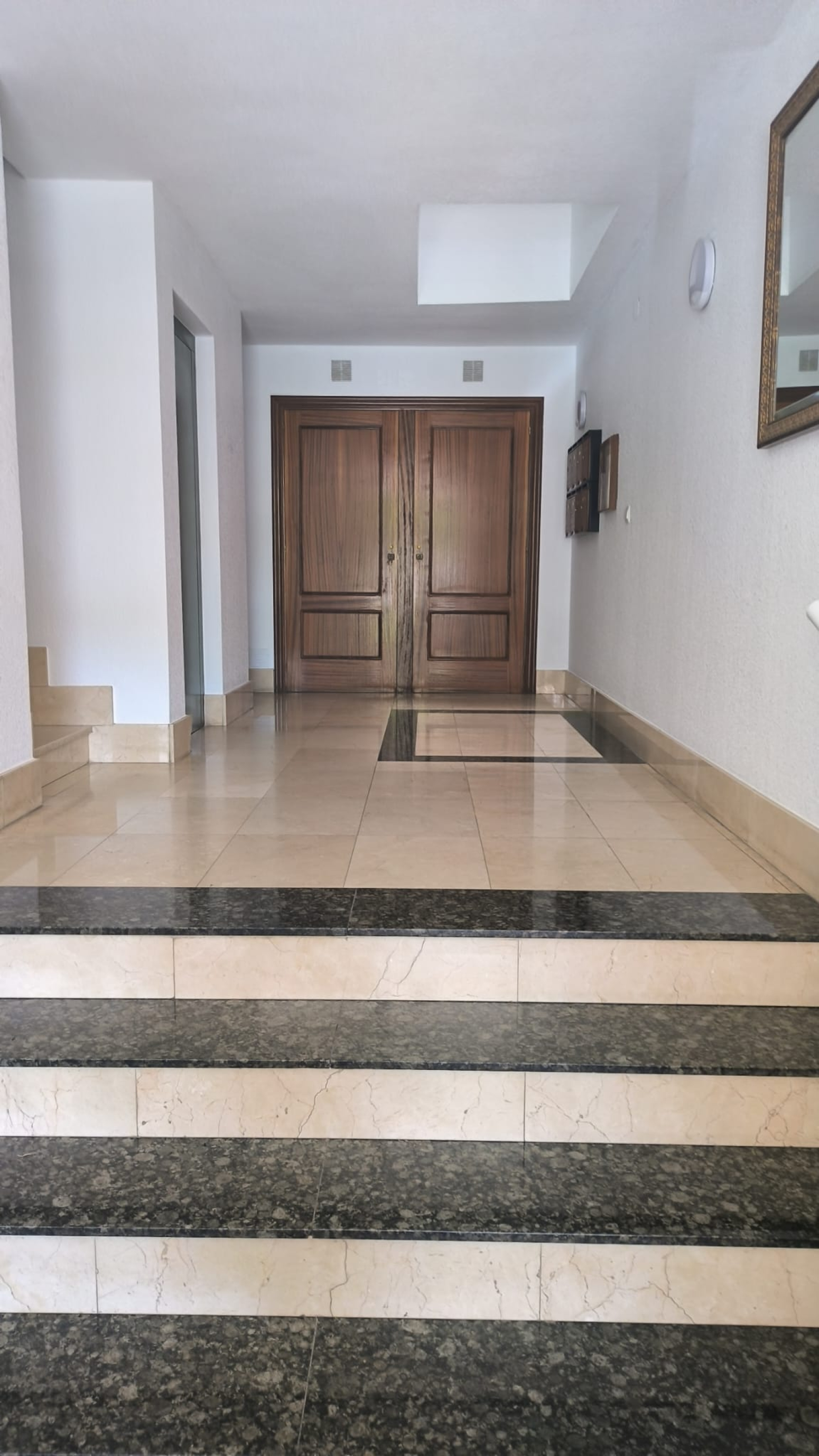 Venta de piso en edificio con ascensor en Los Corrales de Buelna