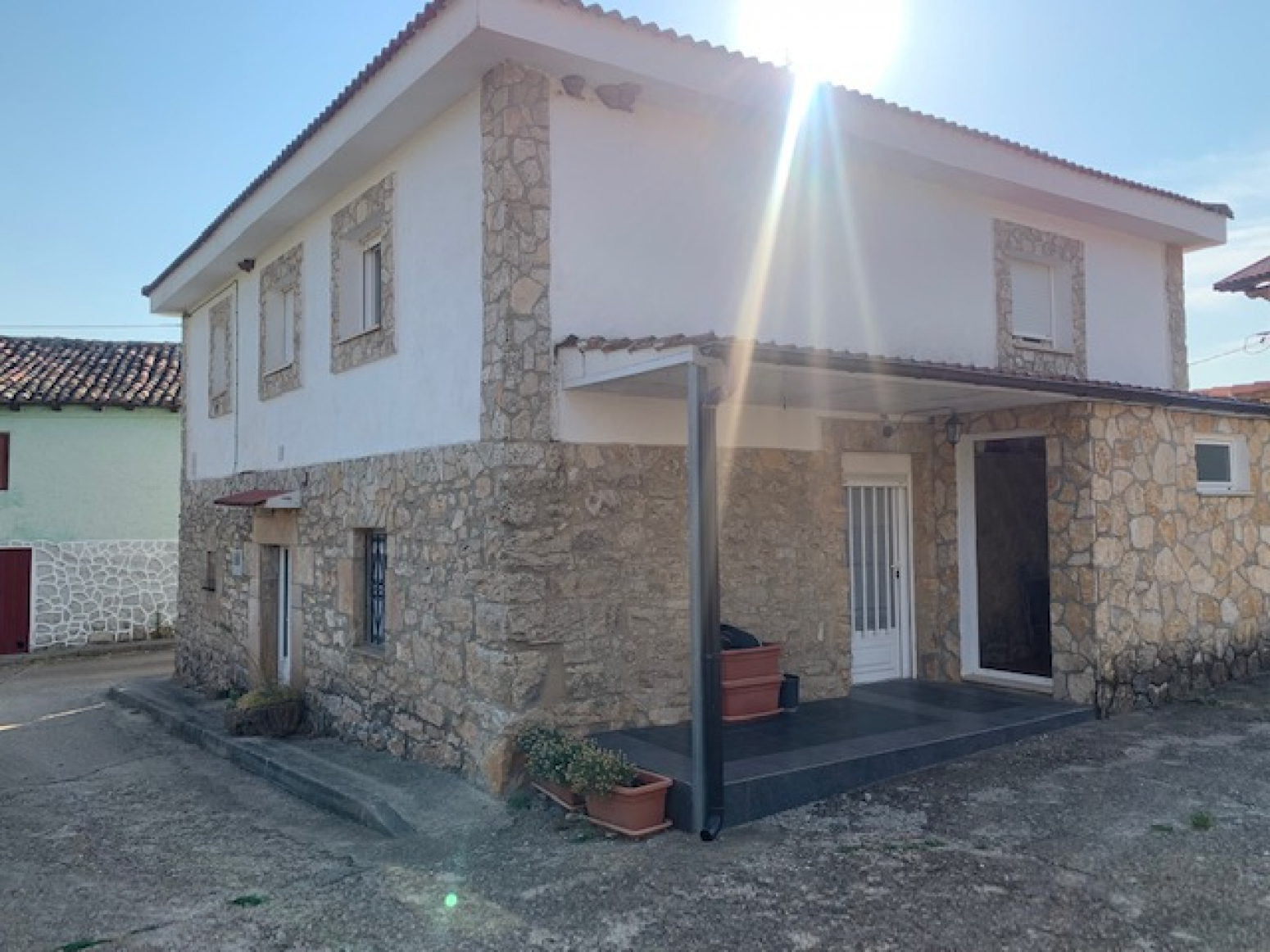 Casa de piedra en Cuevas de Amaya