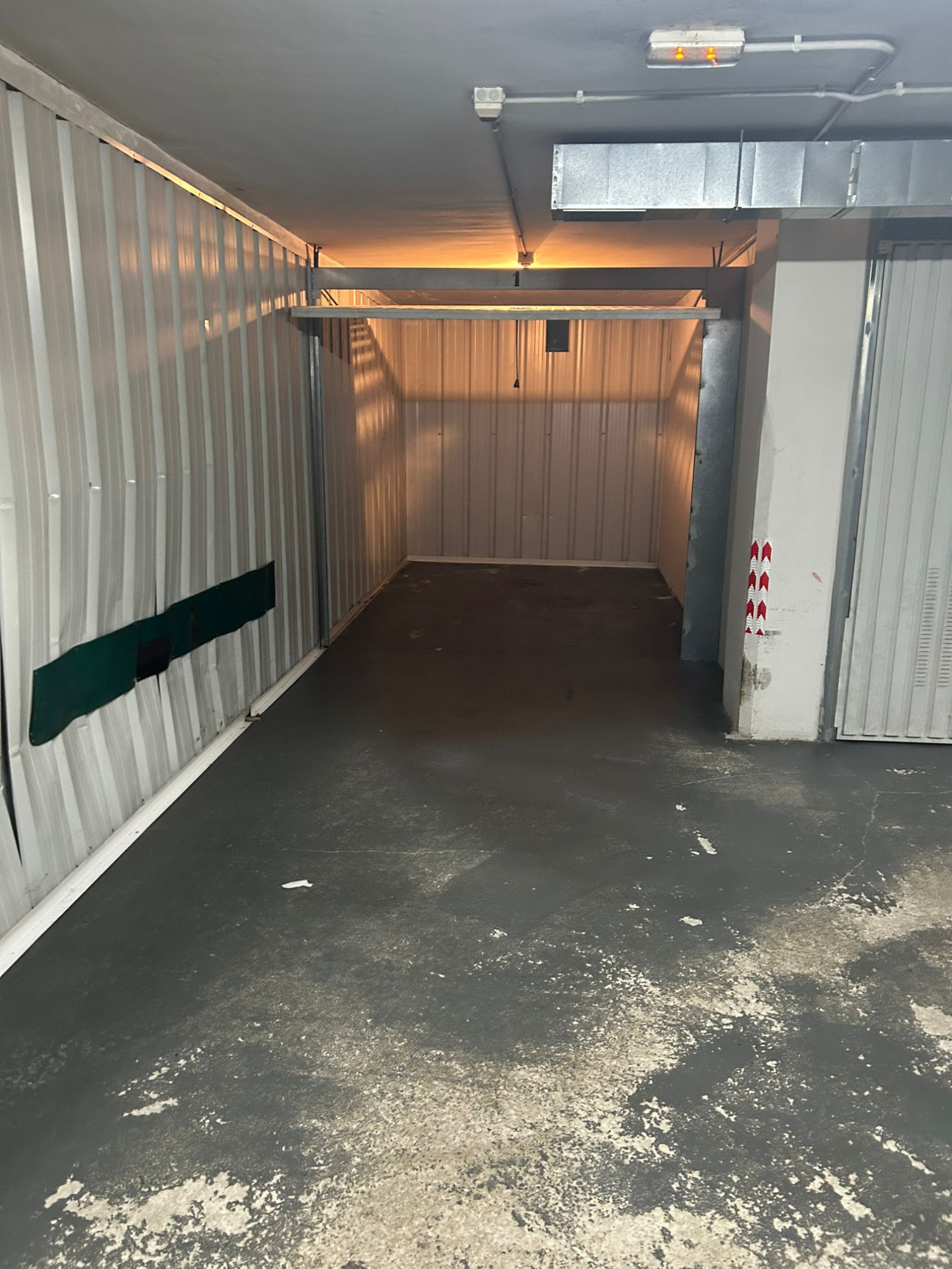 Venta de garaje cerrado para motos en Torrelavega