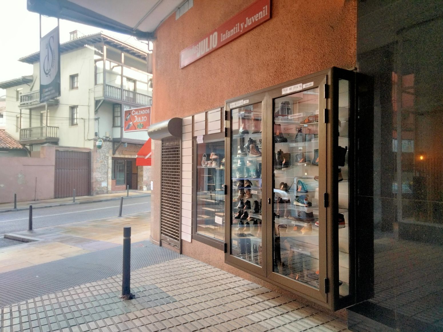 Venta de local  en esquina en el centro de Torrelavega