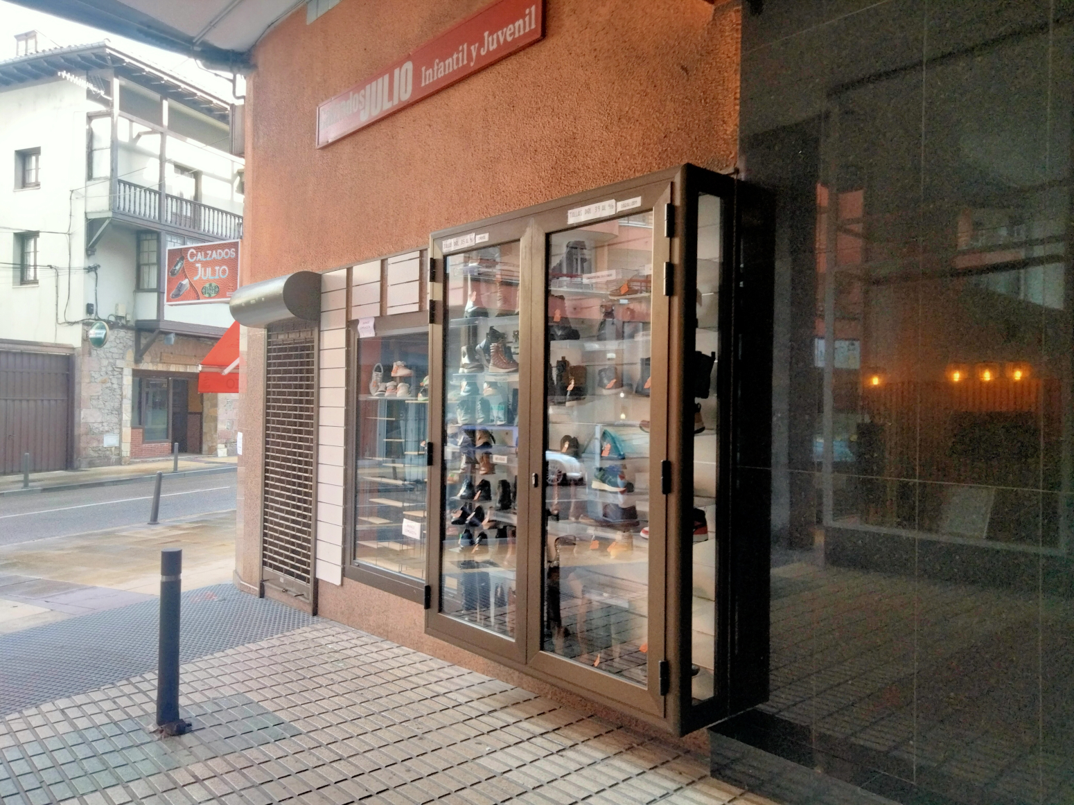 Venta de local  en esquina en el centro de Torrelavega