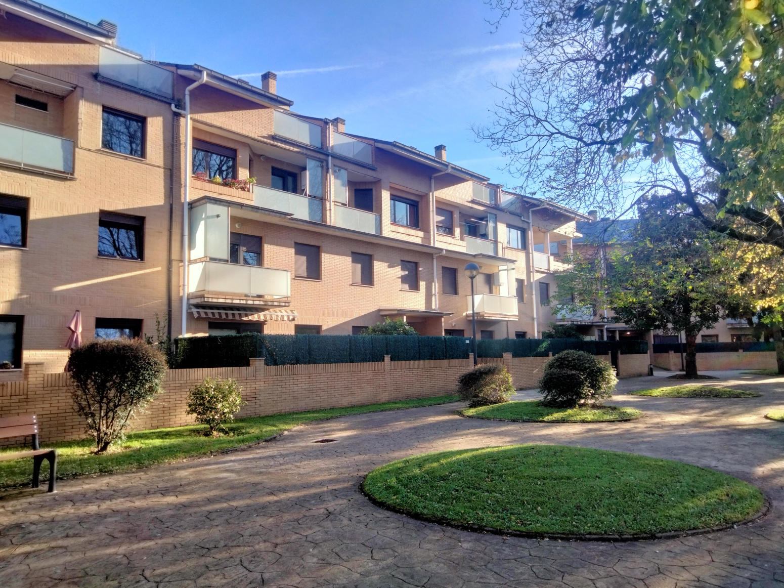Venta de bajo con jardin en Torrelavega