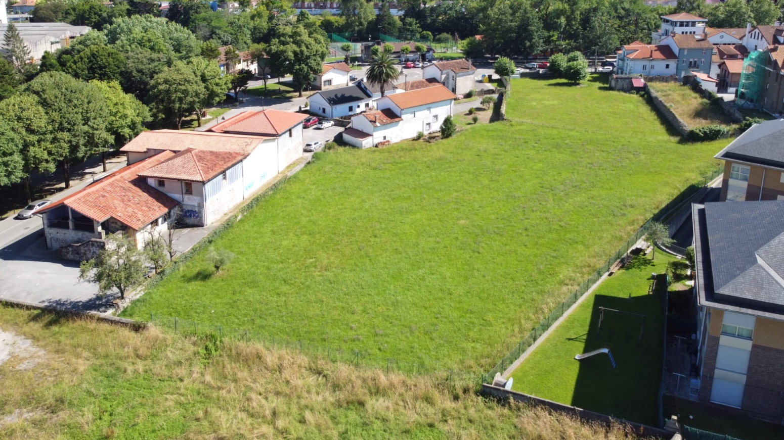 Parcela 100% urbana junto al Ayuntamiento de Puente San Miguel 