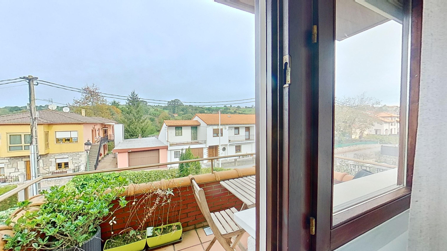 Amplio dúplex con terraza en Villapresente: tu refugio en un entorno natural privilegiado