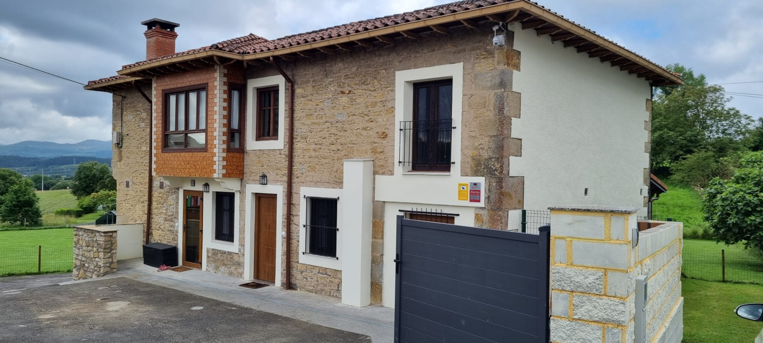 Casa de piedra con apartamento en Santillana del Mar: tu refugio perfecto en Cantabria