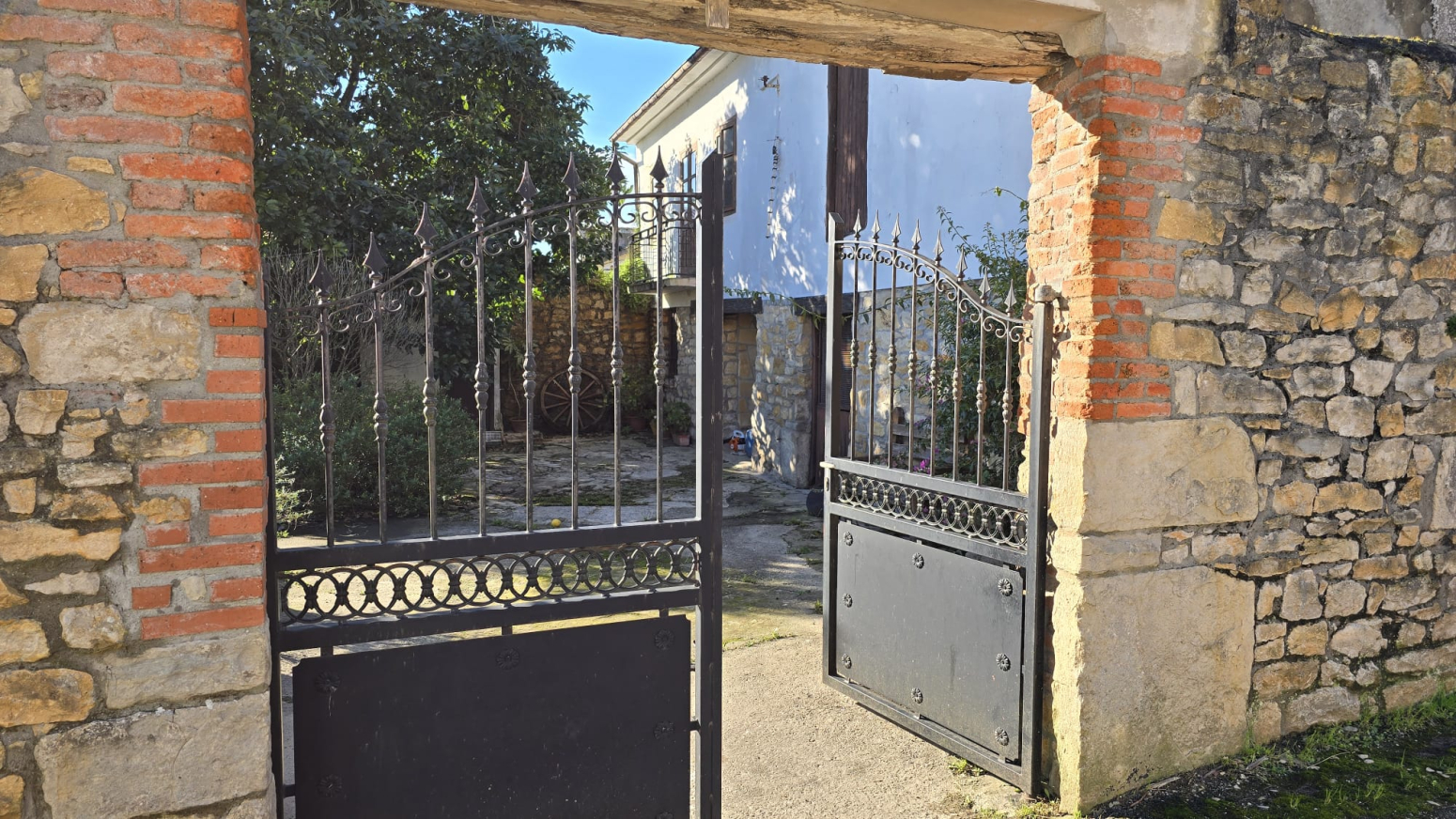 CASA PARA REFORMAR EN YUSO