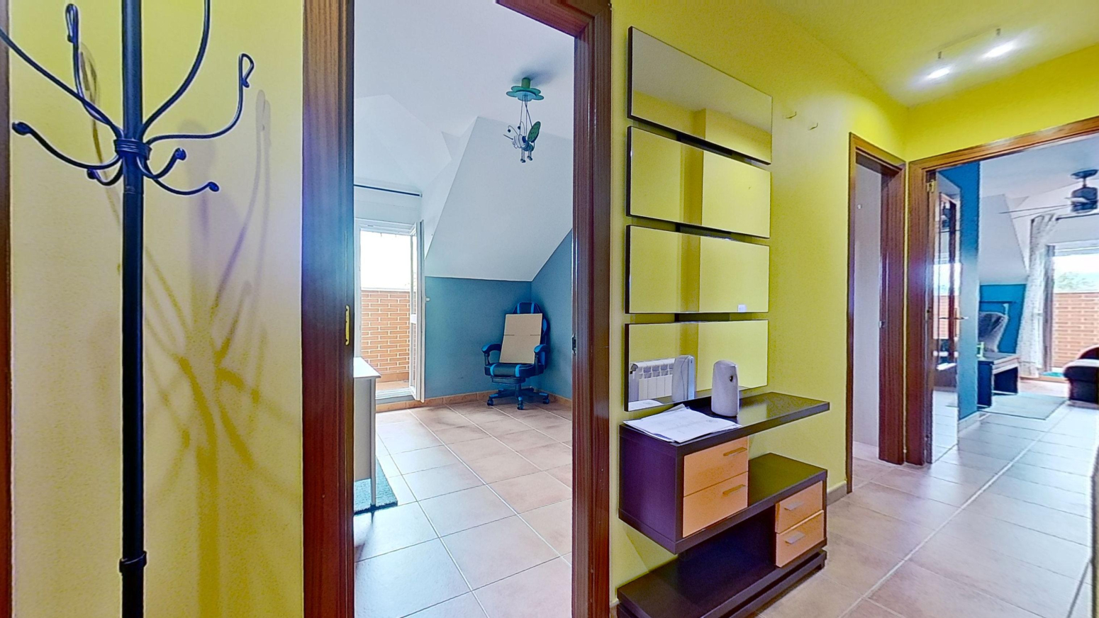 ATICO DE VPO, DOS HABITACIONES  CON GARAJE Y TRASTERO EN URBANIZACION PRIVADA