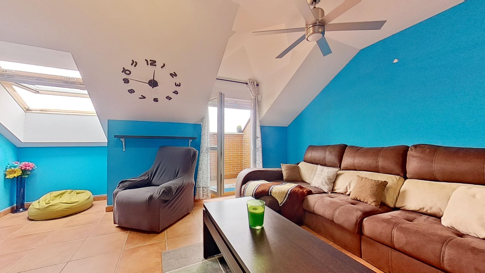 ATICO DE VPO, DOS HABITACIONES  CON GARAJE Y TRASTERO EN URBANIZACION PRIVADA