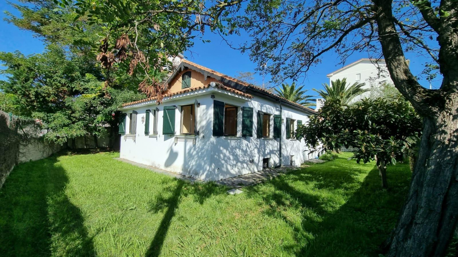 Casa independiente en Suances  en segunda línea de playa La Concha