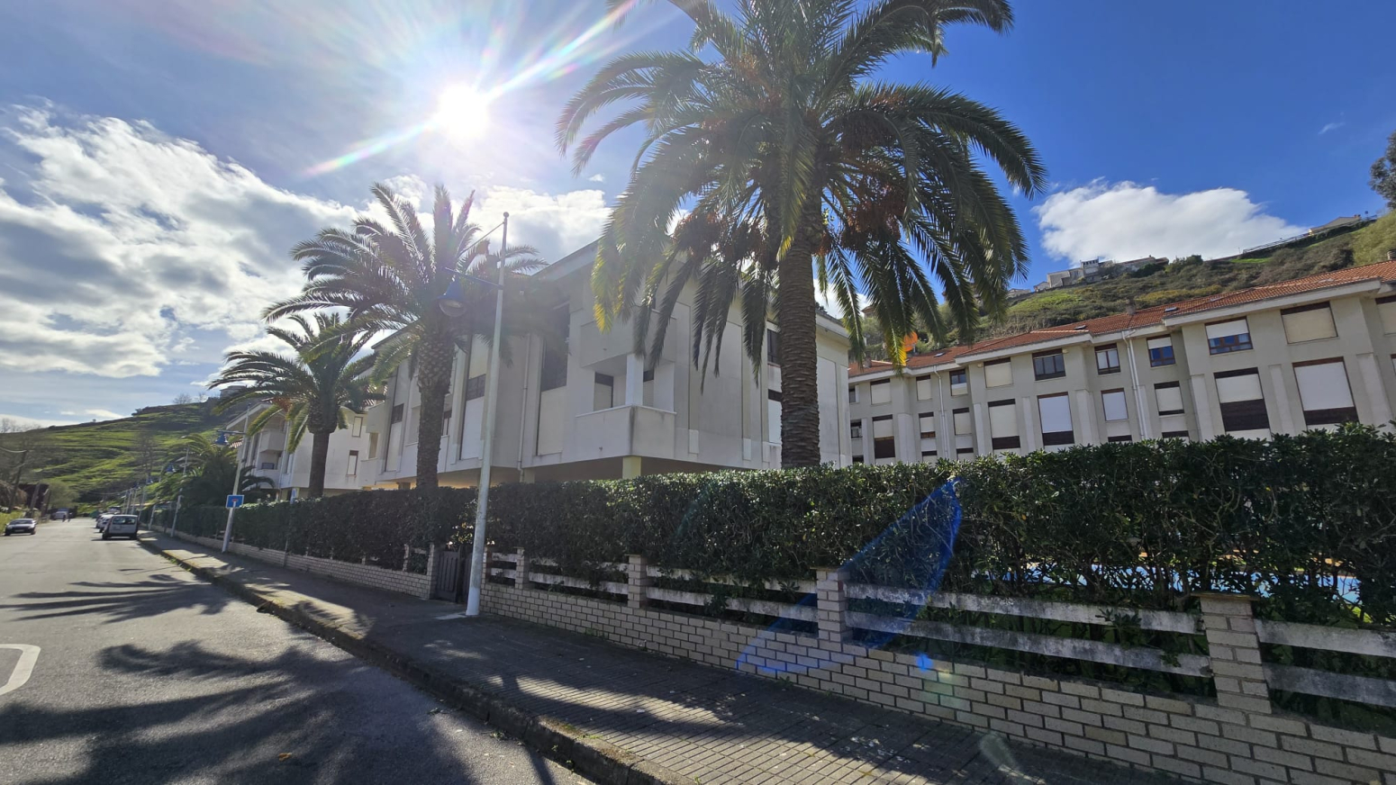 Dúplex  en la playa de 5 dormitorios en urbanización  con piscina 