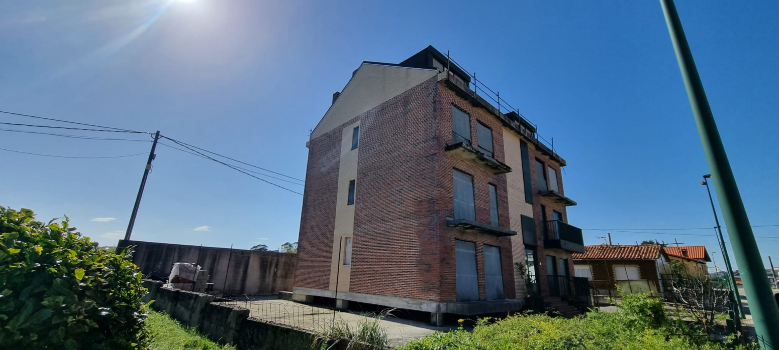 EDIFICIO EN CONSTRUCCIÓN EN  SUANCES CON VISTAS AL MAR