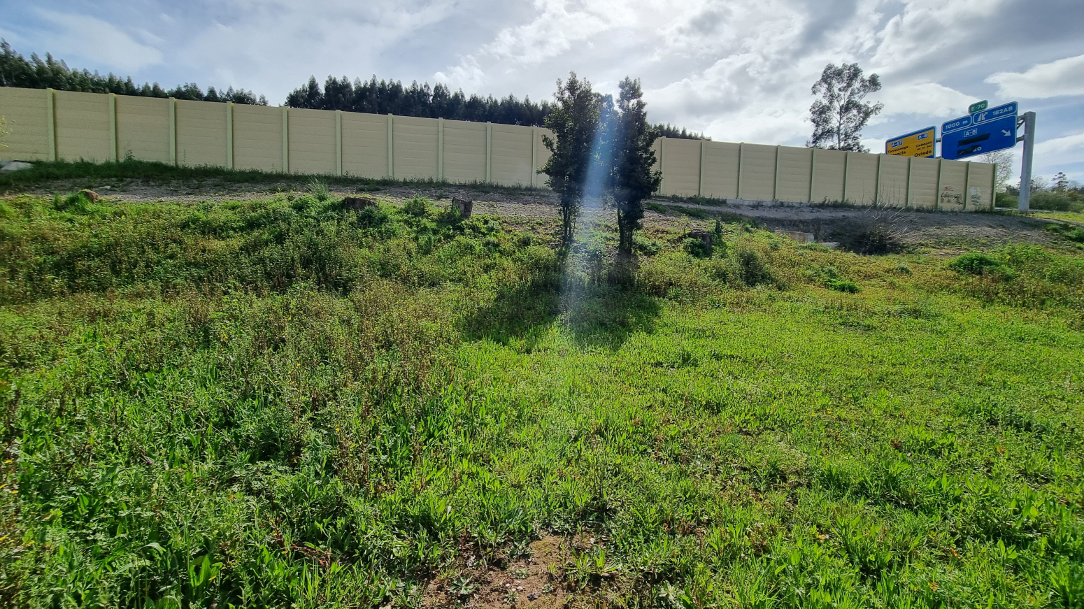 Terreno urbano de 1.996 metros cuadrados en Barreda