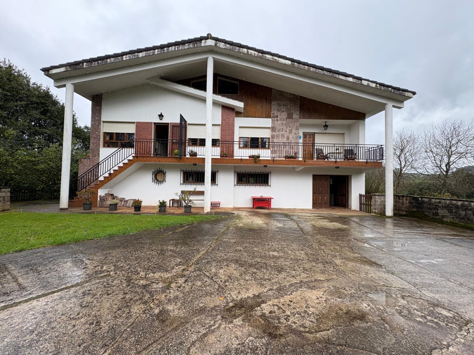 CASA CON PARCELA EN NOVALES 
