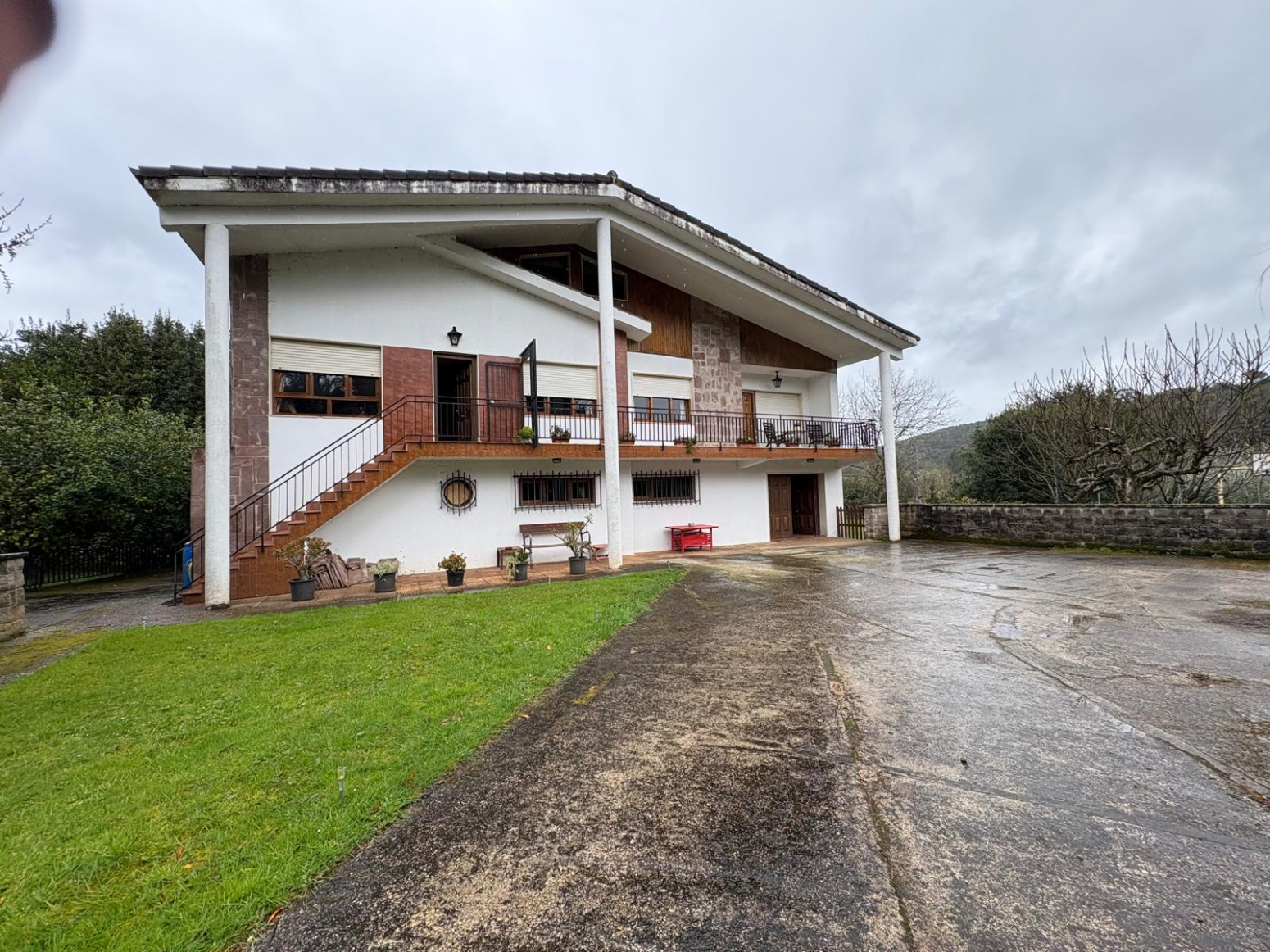 CASA CON PARCELA EN NOVALES 