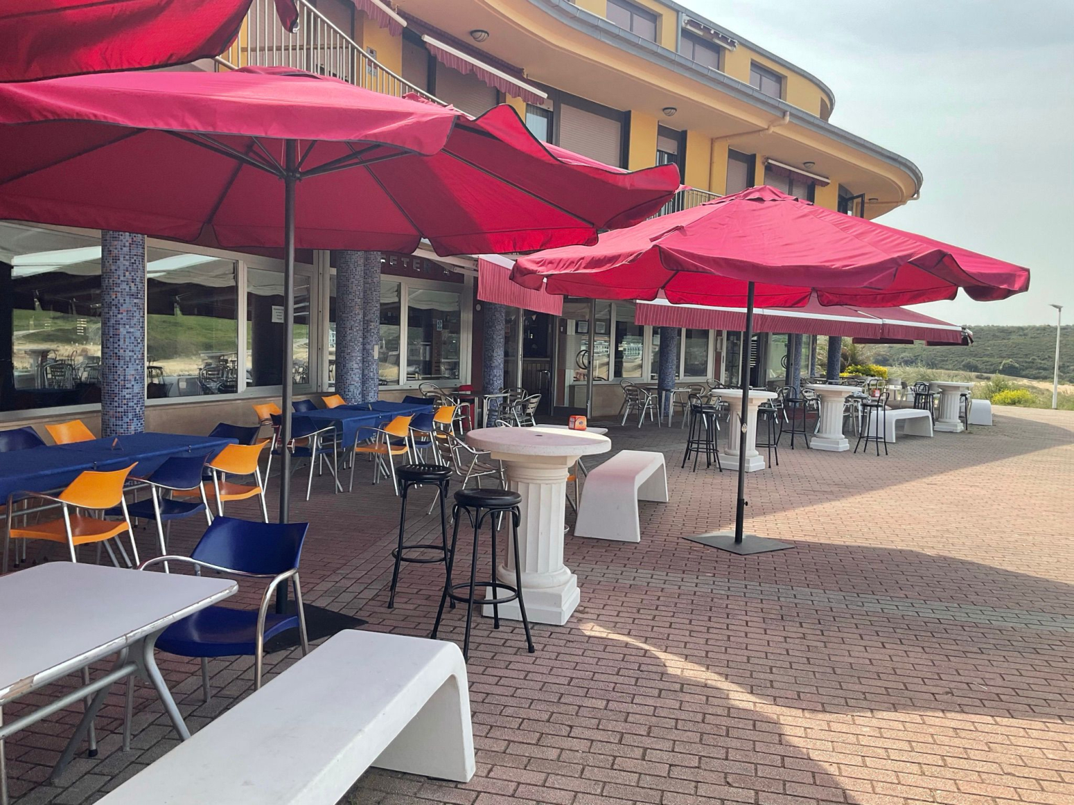 RESTAURANTE EN PRIMERA LINEA DE PLAYA CUCHIA