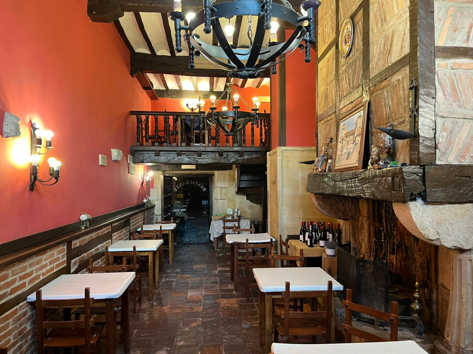 NEGOCIO DE HOSTELERIA EN SANTILLANA DEL MAR