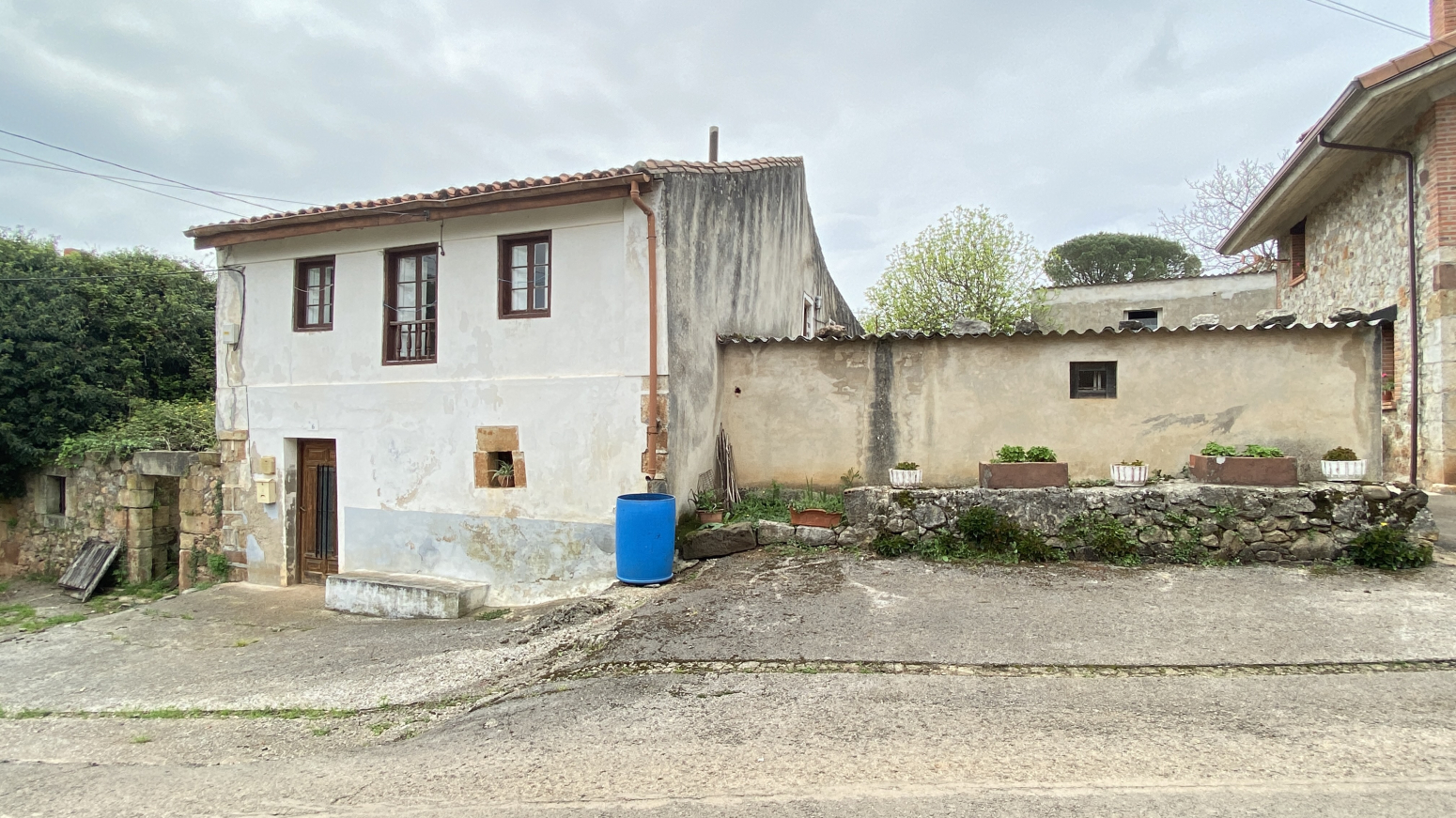 CASA A REFORMAR CON FINCA, EN SANTA MARINA-ENTRAMBASAGUAS