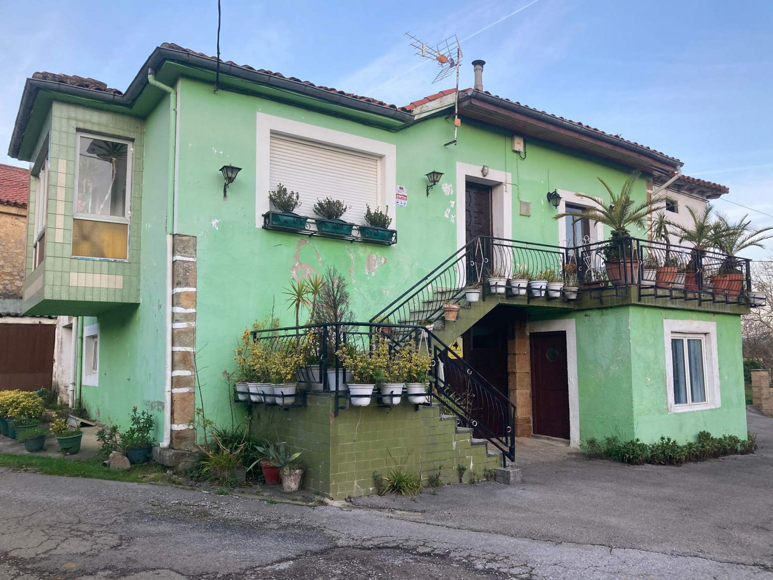 NAVAJEDA, CASA PAREADA CON HUERTA