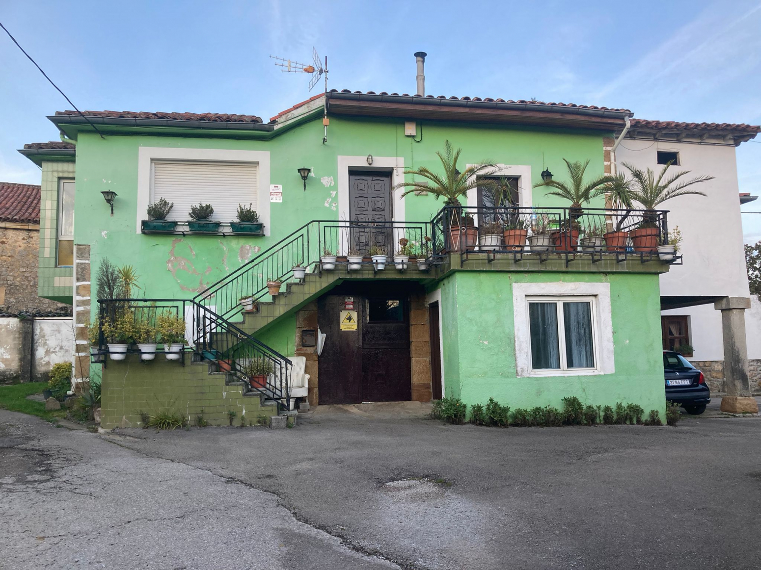 NAVAJEDA, CASA PAREADA CON HUERTA