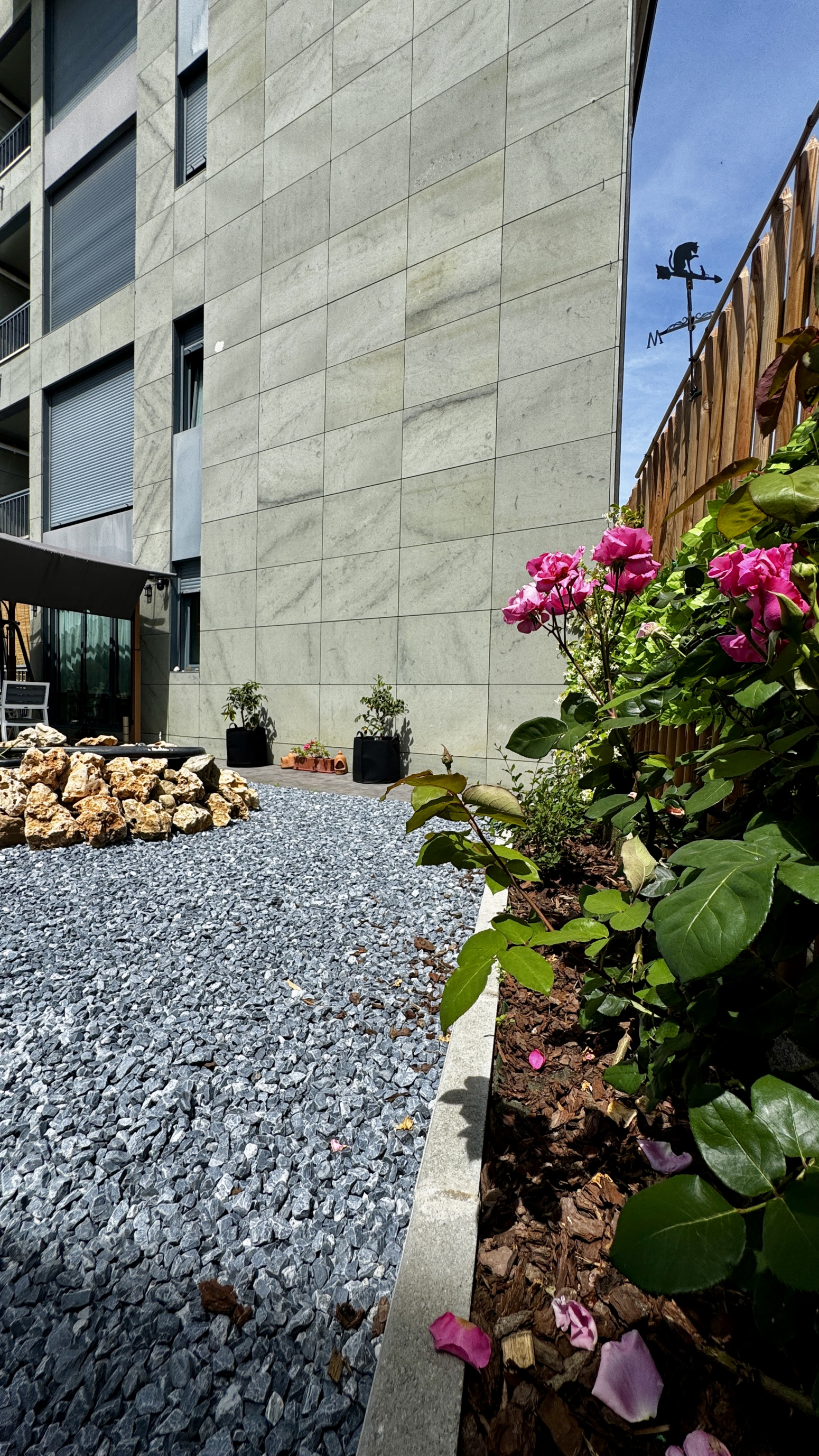 PISO EN PLANTA BAJA CON AMPLIO JARDIN