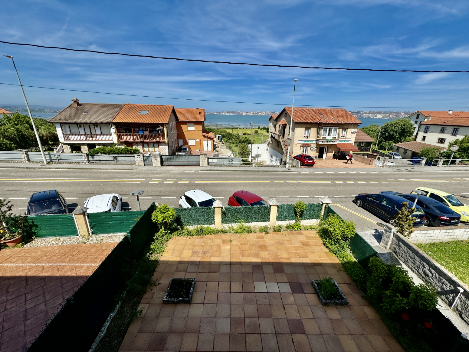 CHALET ADOSADO EN ESQUINA EN PEDREÑA