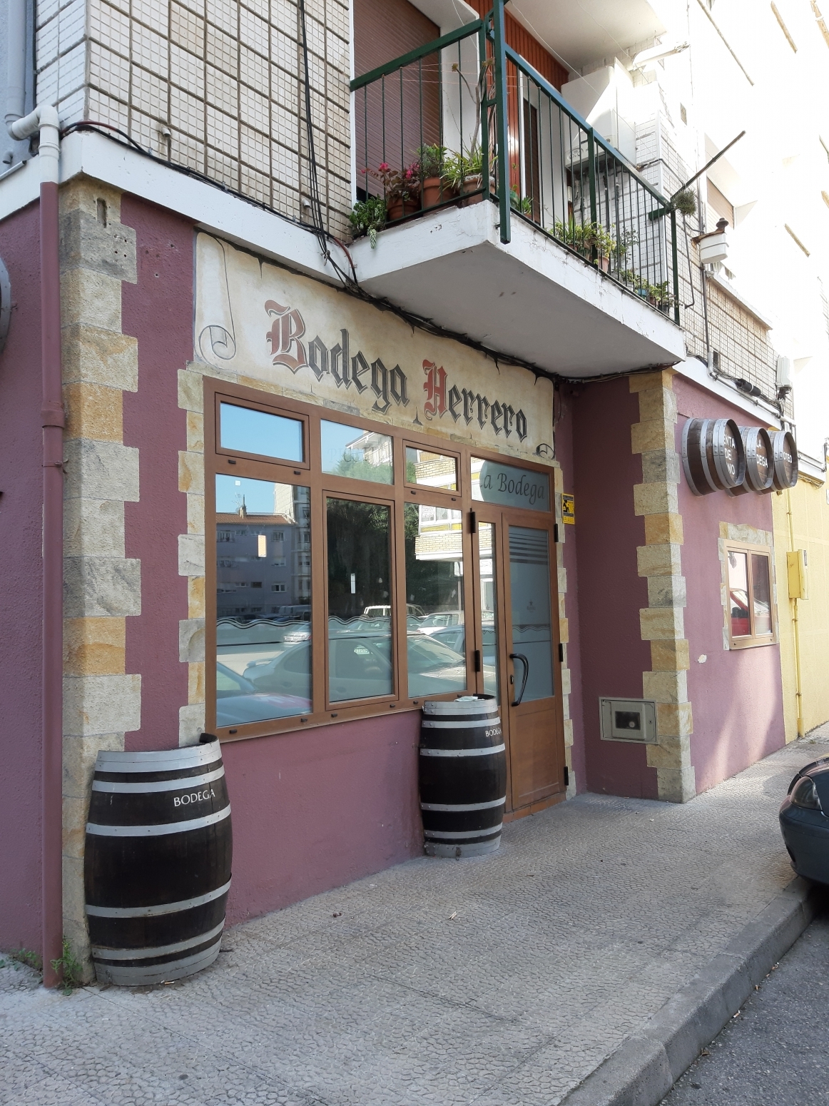 EN ALQUILER Y VENTA LOCAL COMERCIAL EN SOLARES-MEDIO CUDEYO