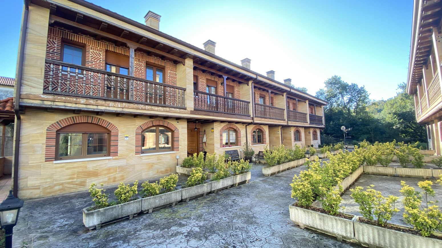 CHALET EN ESQUINA A ESTRENAR EN VALDECILLA-SOLARES