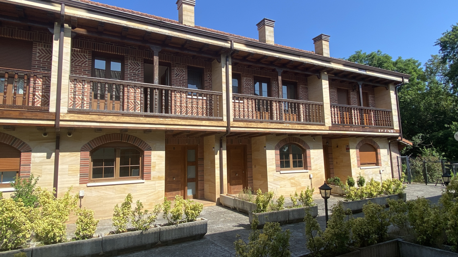 VALDECILLA-SOLARES CHALET ADOSADO A ESTRENAR