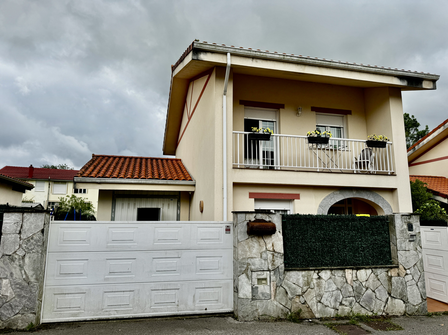 CHALET INDEPENDIENTE CON JARDÍN  EN PENAGOS