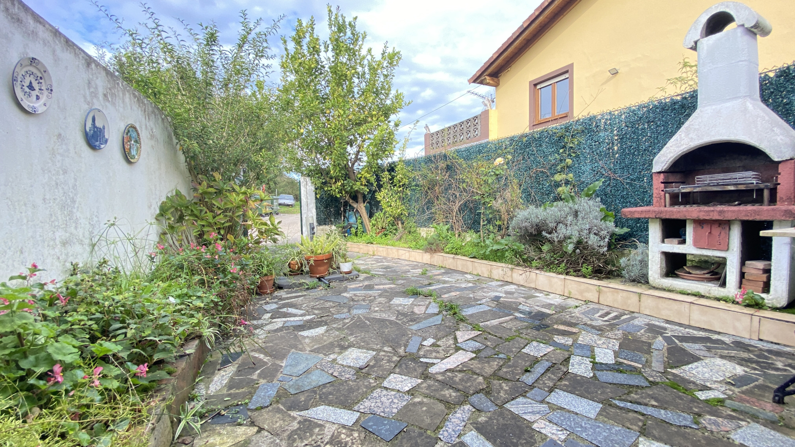 CASA DE PIEDRA ADOSADA EN VILLAVERDE DE PONTONES
