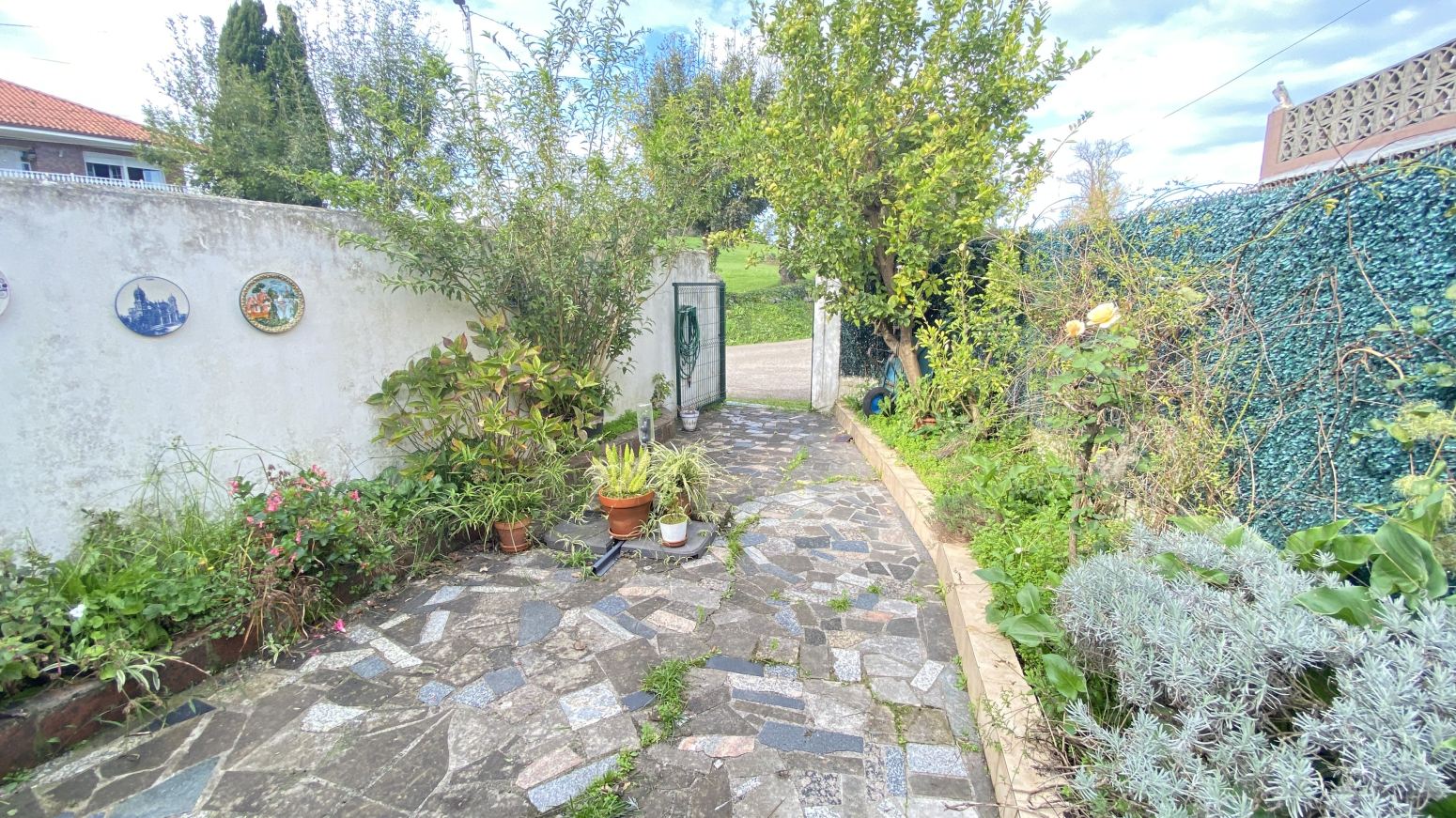 CASA DE PIEDRA ADOSADA EN VILLAVERDE DE PONTONES