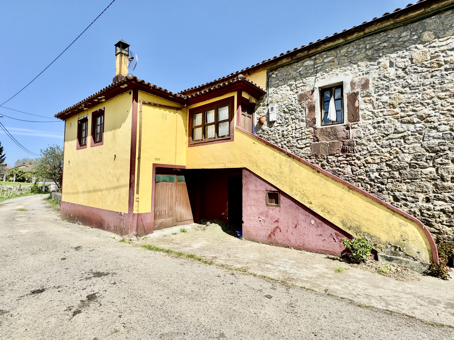 CASA PAREADA EN LA CAVADA