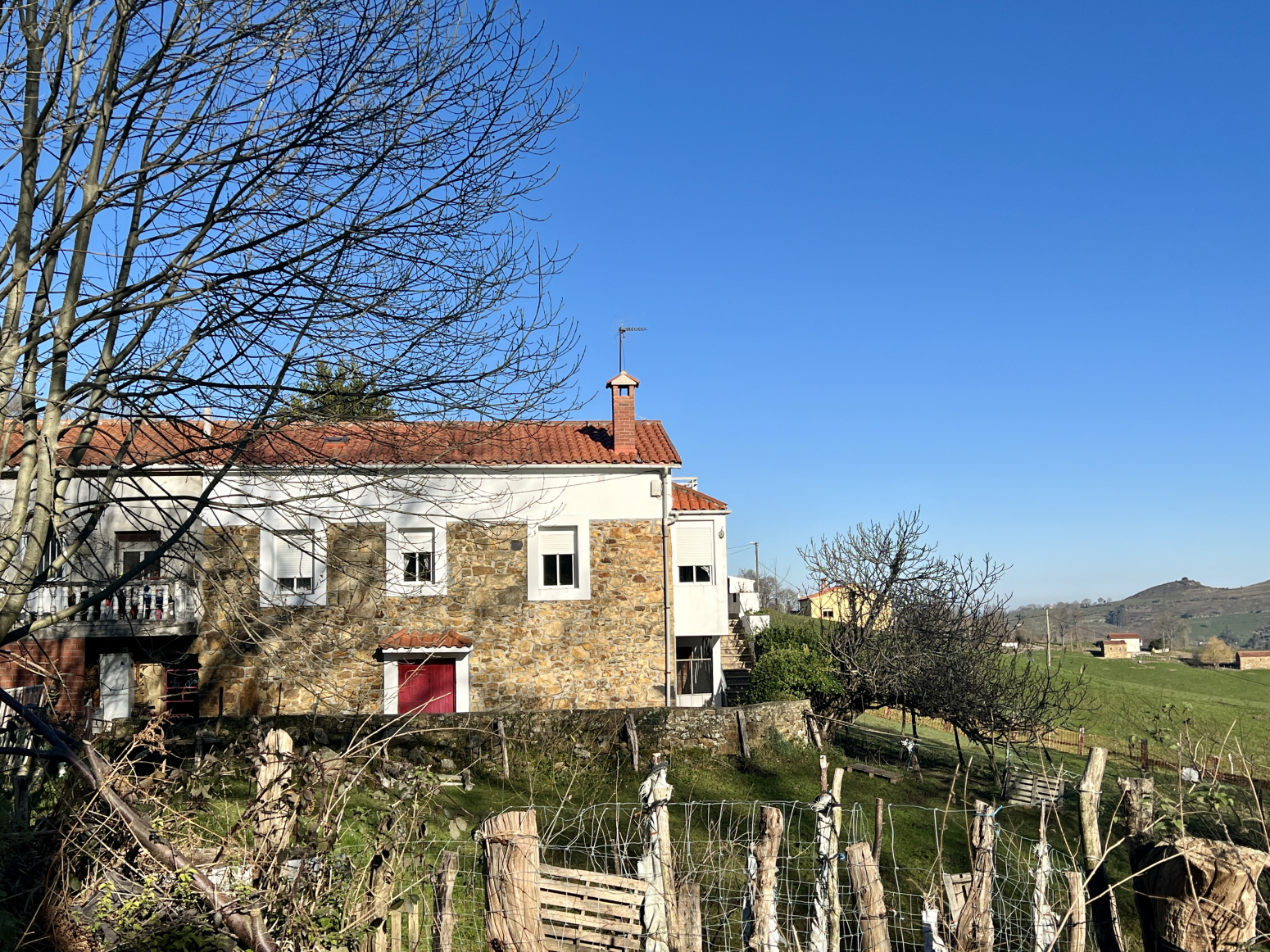CASA DE PUEBLO EN RIOTUERTO