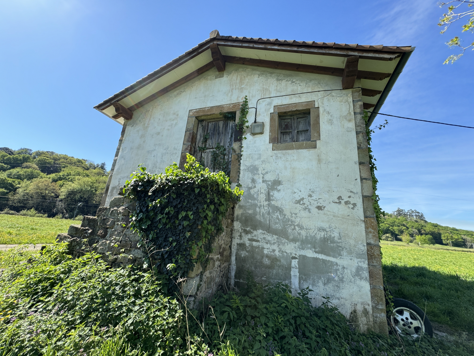 ESTUPENDA CASA-CABAÑA PARA REFORMAR ENTRE LIERGANES Y LA CAAVADA