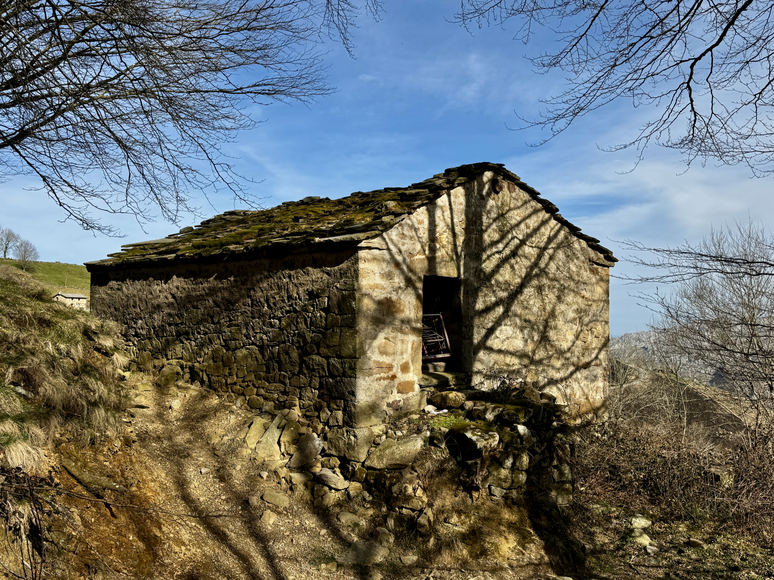 cabaña pasiega para reformar en San Roque de Riomiera