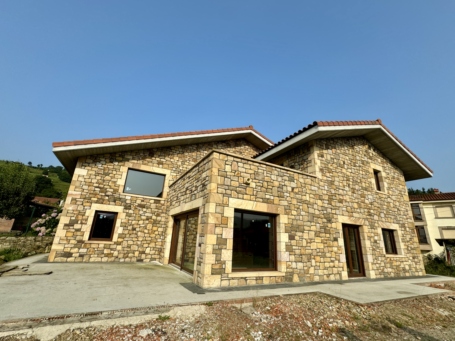 PRECIOSA CASA MONTAÑESA DE PIEDRA NE VILLACARRIEDO
