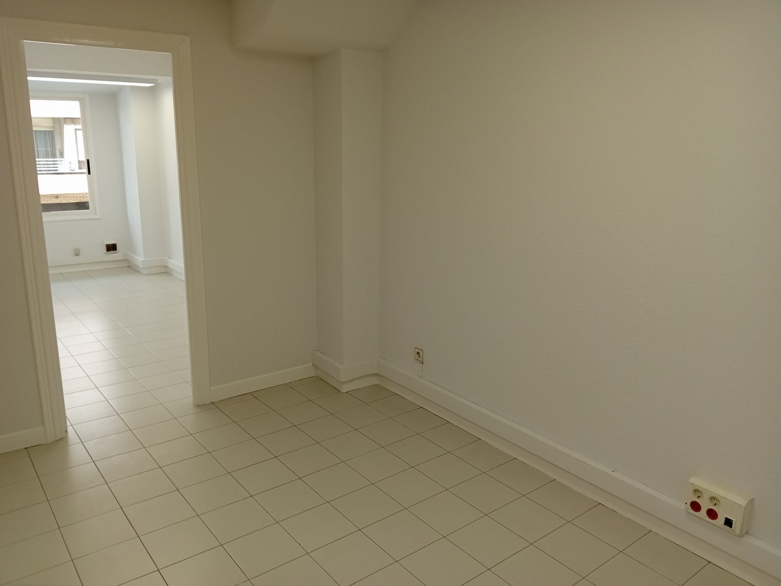 OPORTUNIDAD!! Oficina exterior en pleno centro junto a las estaciones con 2 despachos