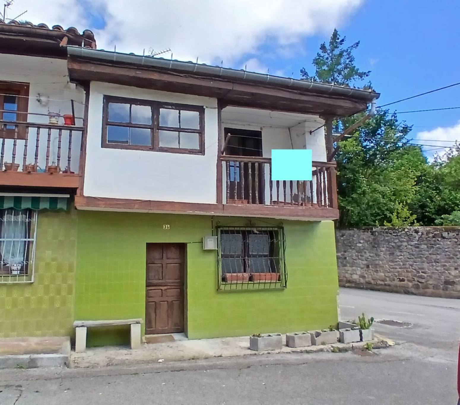 CASA PAREADA EN ESQUINA PARA REFORMAR